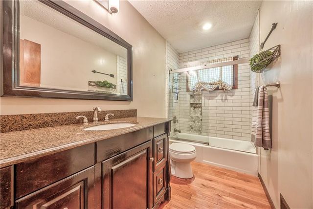 7736 Westgate Drive, Lenexa, KS 66216