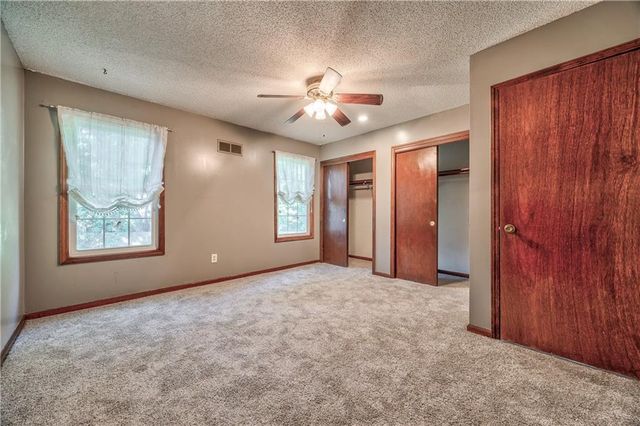 7736 Westgate Drive, Lenexa, KS 66216