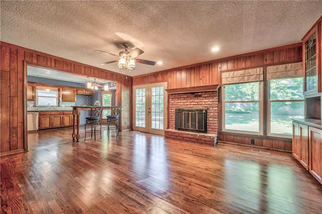 7736 Westgate Drive, Lenexa, KS 66216