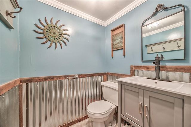 7736 Westgate Drive, Lenexa, KS 66216