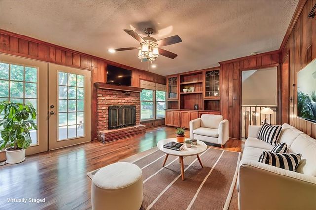 7736 Westgate Drive, Lenexa, KS 66216