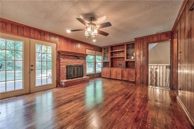 7736 Westgate Drive, Lenexa, KS 66216