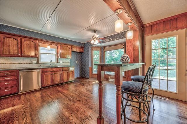 7736 Westgate Drive, Lenexa, KS 66216