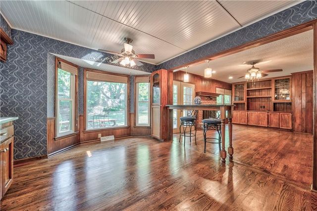 7736 Westgate Drive, Lenexa, KS 66216