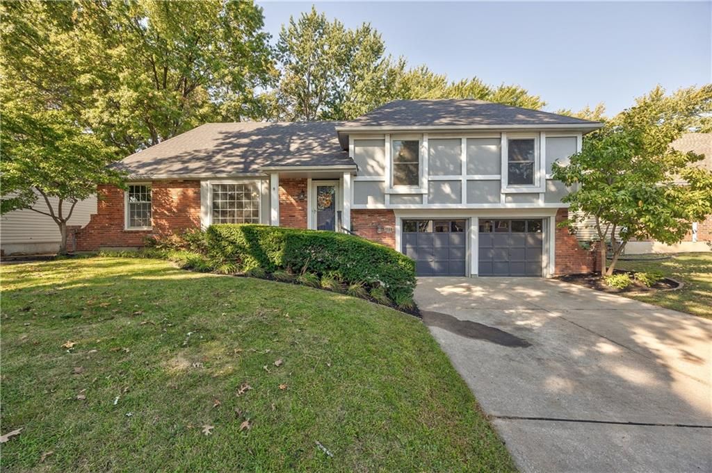 7736 Westgate Drive, Lenexa, KS 66216