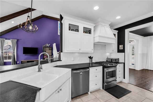 1013 Charing Cross, Cave Springs, AR 72718