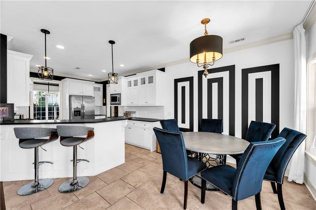 1013 Charing Cross, Cave Springs, AR 72718