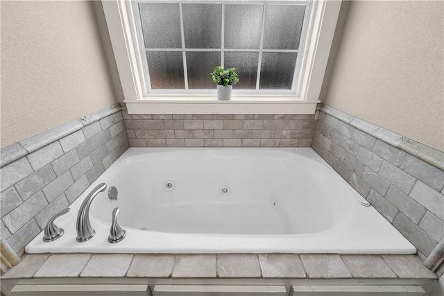 1013 Charing Cross, Cave Springs, AR 72718