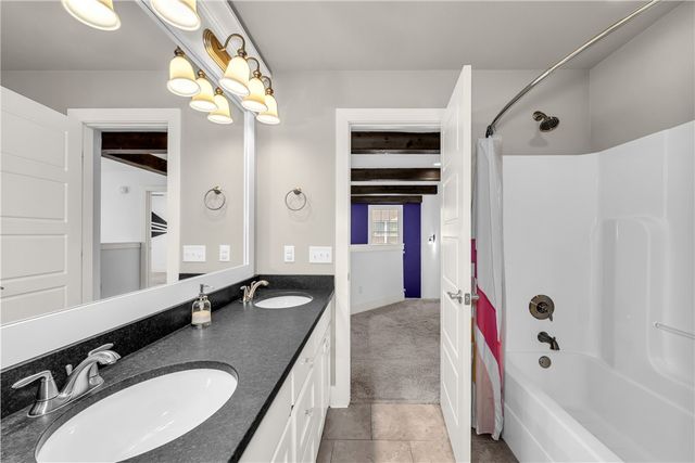 1013 Charing Cross, Cave Springs, AR 72718