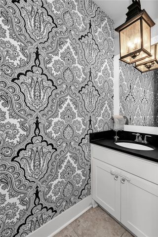 1013 Charing Cross, Cave Springs, AR 72718