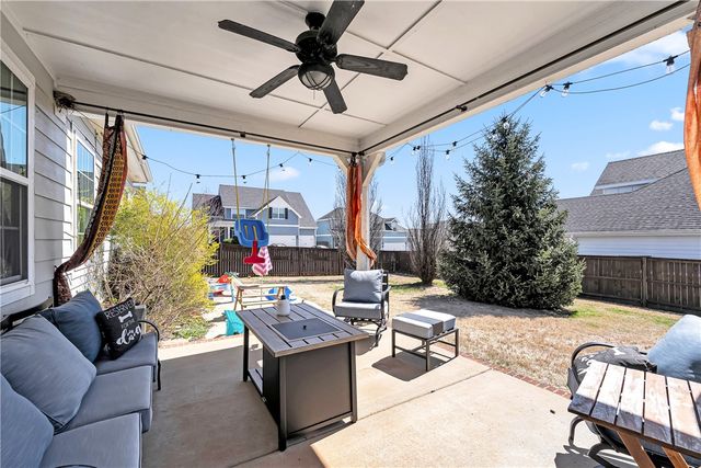 1013 Charing Cross, Cave Springs, AR 72718