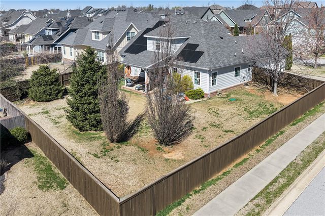 1013 Charing Cross, Cave Springs, AR 72718