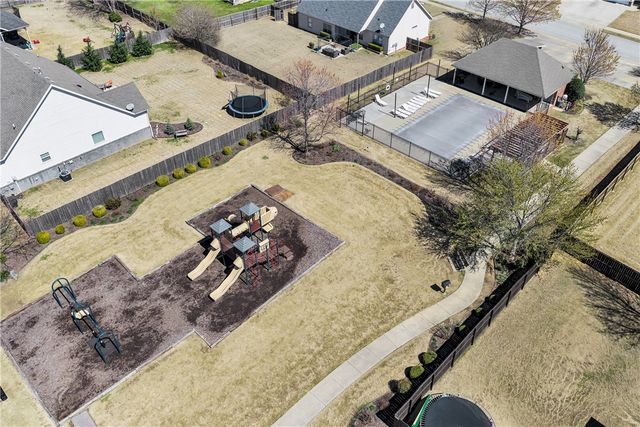 1013 Charing Cross, Cave Springs, AR 72718