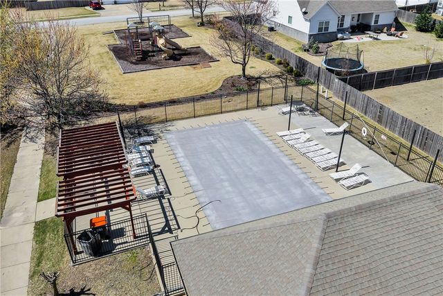 1013 Charing Cross, Cave Springs, AR 72718