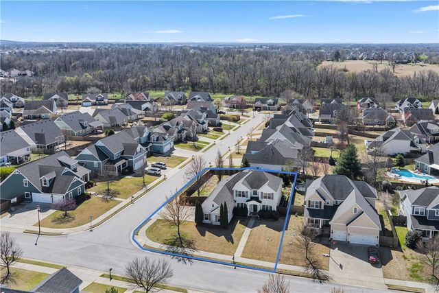 1013 Charing Cross, Cave Springs, AR 72718