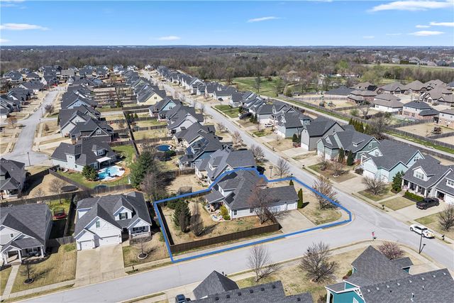 1013 Charing Cross, Cave Springs, AR 72718