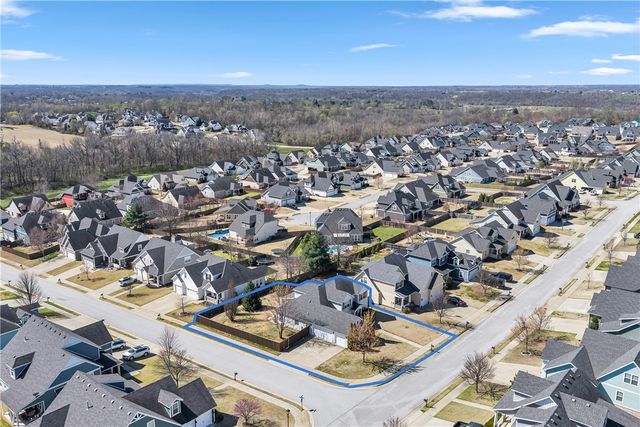 1013 Charing Cross, Cave Springs, AR 72718