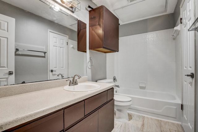 807 W 25th ST 210, Austin, TX 78705