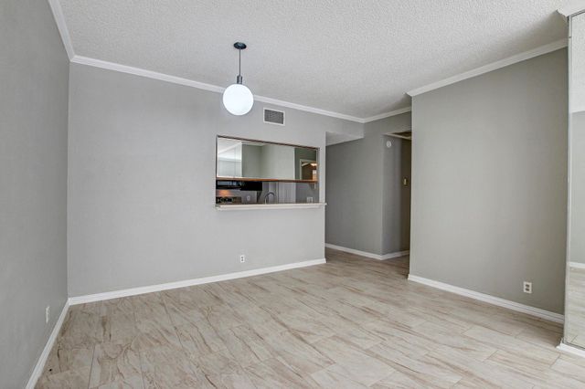 807 W 25th ST 210, Austin, TX 78705
