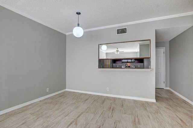 807 W 25th ST 210, Austin, TX 78705