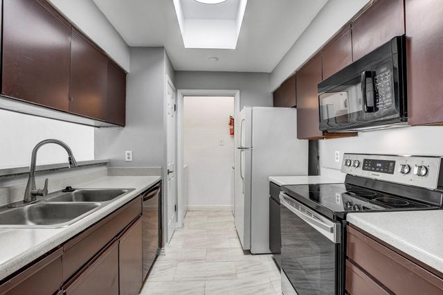 807 W 25th ST 210, Austin, TX 78705