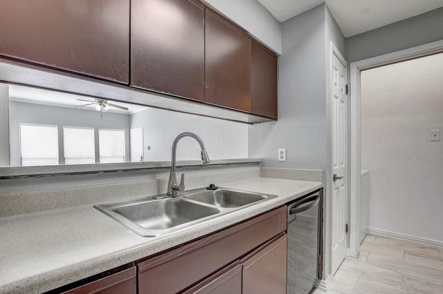 807 W 25th ST 210, Austin, TX 78705