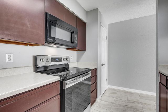 807 W 25th ST 210, Austin, TX 78705