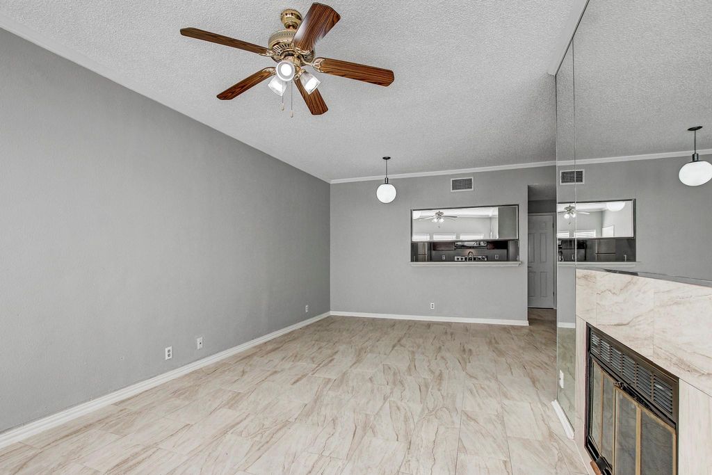 807 W 25th ST 210, Austin, TX 78705