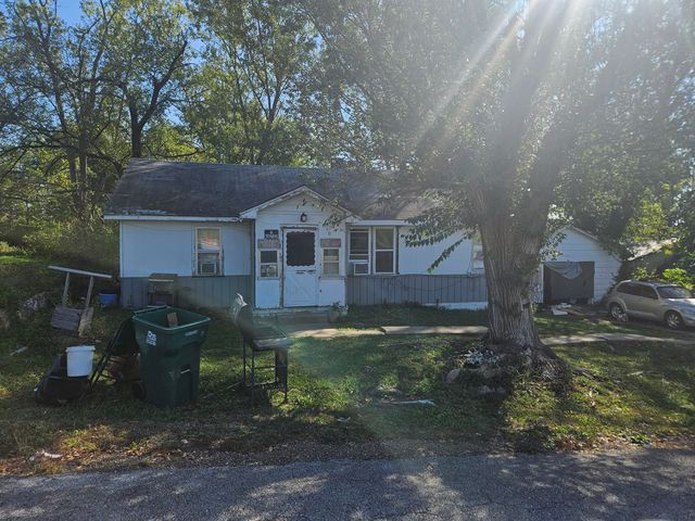 1045 Sycamore Street, Cabool, MO 65689