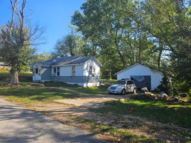 1045 Sycamore Street, Cabool, MO 65689