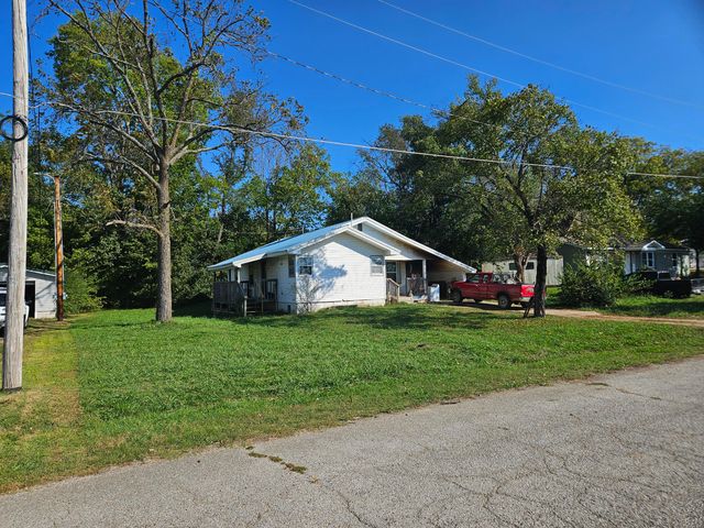 1045 Sycamore Street, Cabool, MO 65689