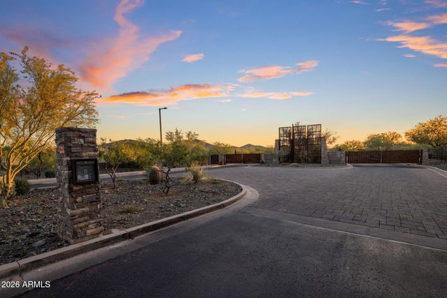 511 E PASARO Drive, Phoenix, AZ 85085