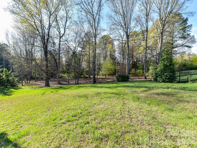 1012 Golden Bell Drive, Waxhaw, NC 28173