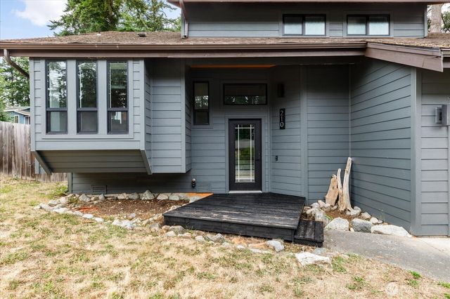 210 NW Calista Ct., Oak Harbor, WA 98277
