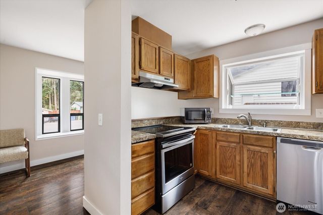 210 NW Calista Ct., Oak Harbor, WA 98277