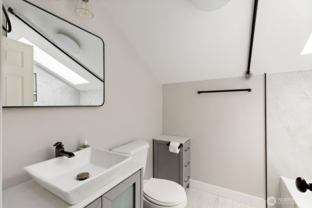 210 NW Calista Ct., Oak Harbor, WA 98277