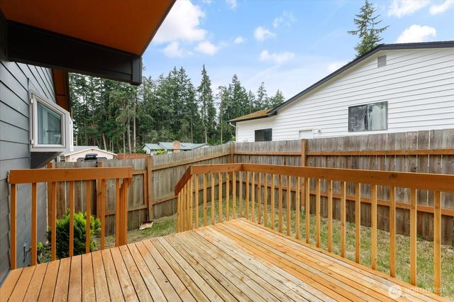 210 NW Calista Ct., Oak Harbor, WA 98277