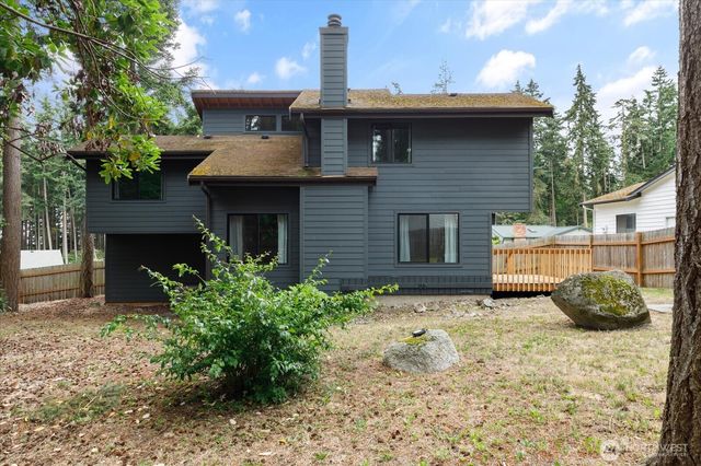210 NW Calista Ct., Oak Harbor, WA 98277