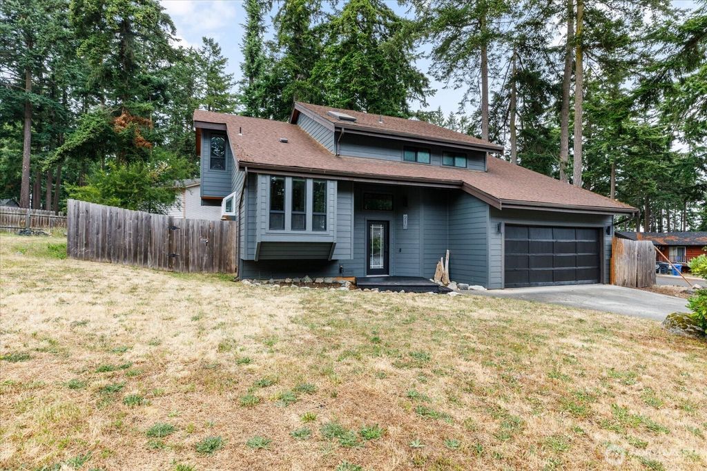 210 NW Calista Ct., Oak Harbor, WA 98277