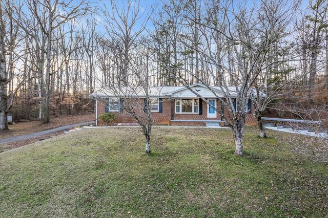 218 Lakeshore Dr, Mcminnville, TN 37110