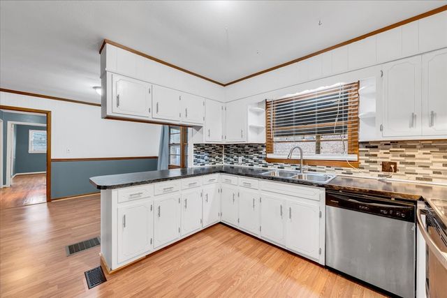 218 Lakeshore Dr, Mcminnville, TN 37110