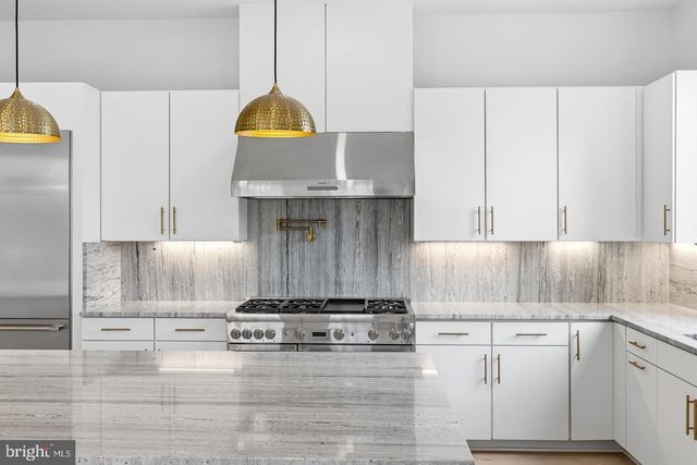 719 MEADOW LN SW, Vienna, VA 22180