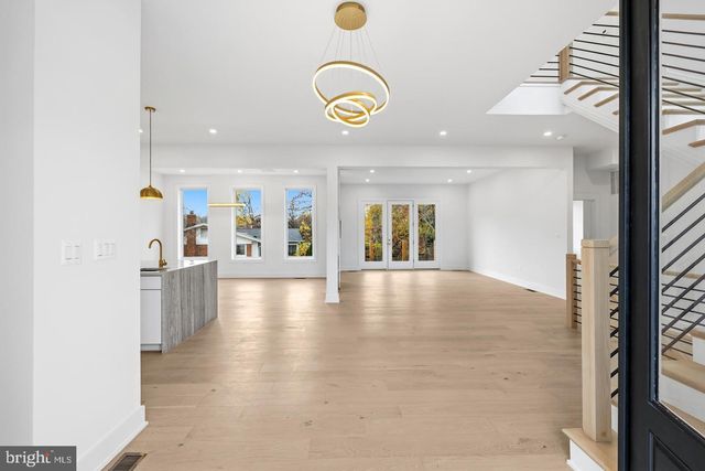 719 MEADOW LN SW, Vienna, VA 22180