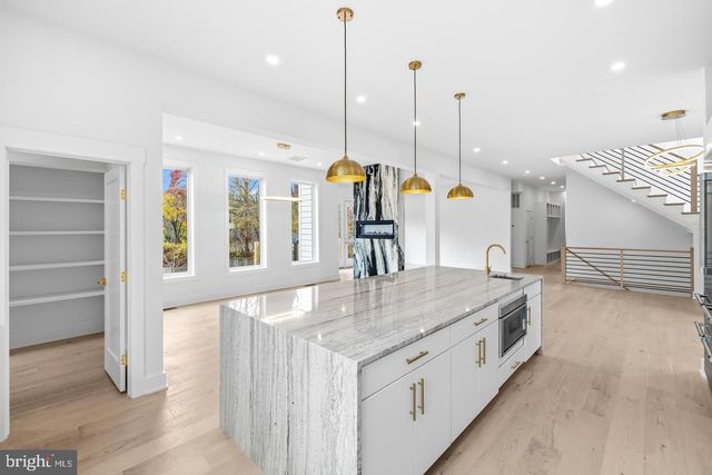 719 MEADOW LN SW, Vienna, VA 22180