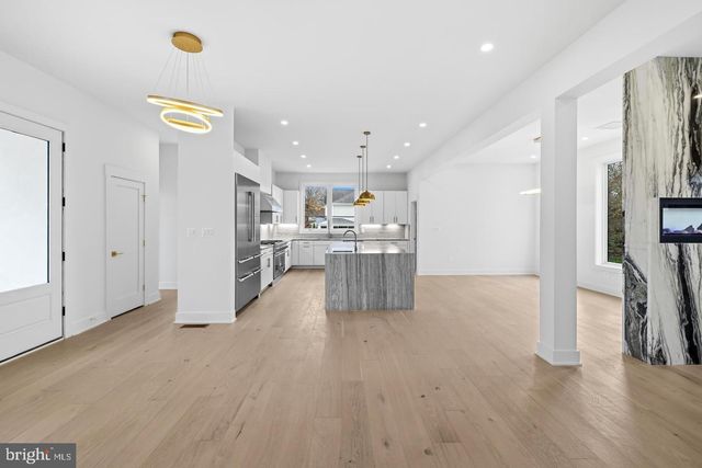 719 MEADOW LN SW, Vienna, VA 22180