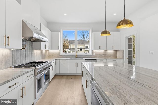 719 MEADOW LN SW, Vienna, VA 22180