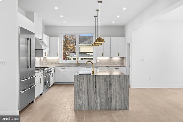 719 MEADOW LN SW, Vienna, VA 22180