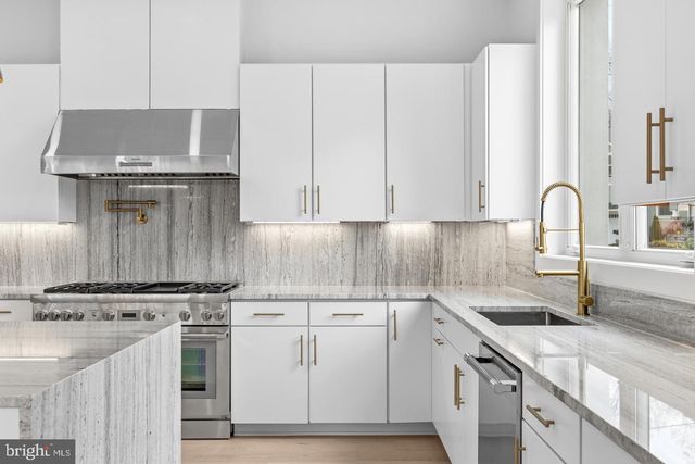 719 MEADOW LN SW, Vienna, VA 22180