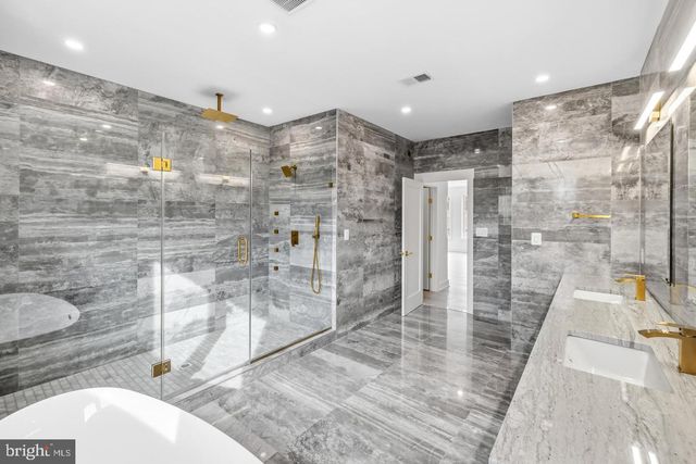 719 MEADOW LN SW, Vienna, VA 22180