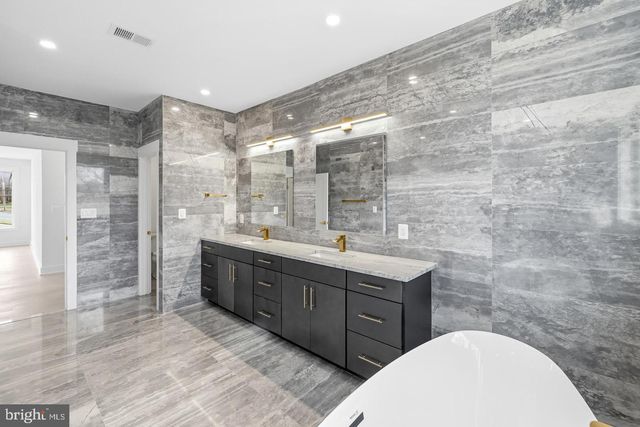 719 MEADOW LN SW, Vienna, VA 22180